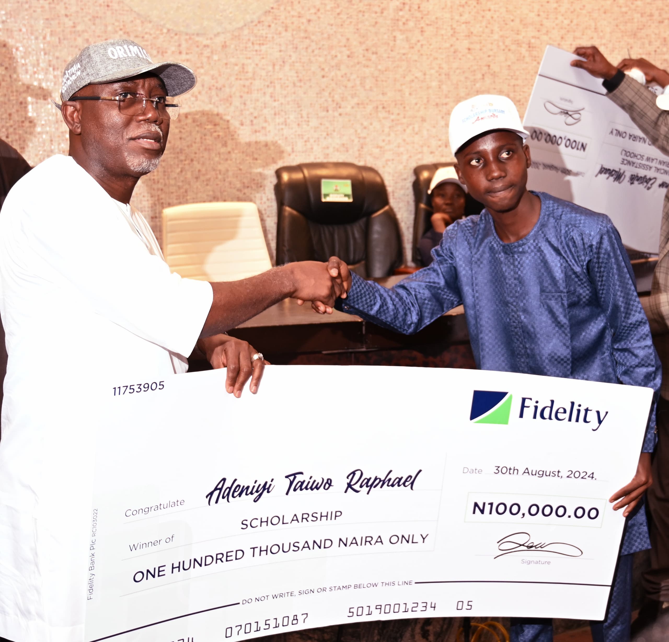 GOV AIYEDATIWA FLAGS OFF PAYMENT OF N335M SCHOLARSHIP, BURSARY TO ONDO STATE STUDENTS